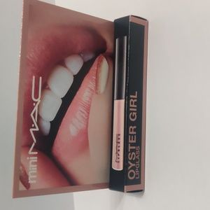 MAC Cosmetics Oyster Girl